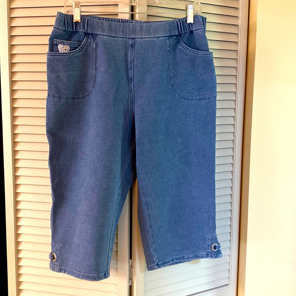 Capri Dream Jeans by Quacker Factory size Medium from smoke free home